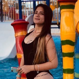 Meet your Posher, Roxana